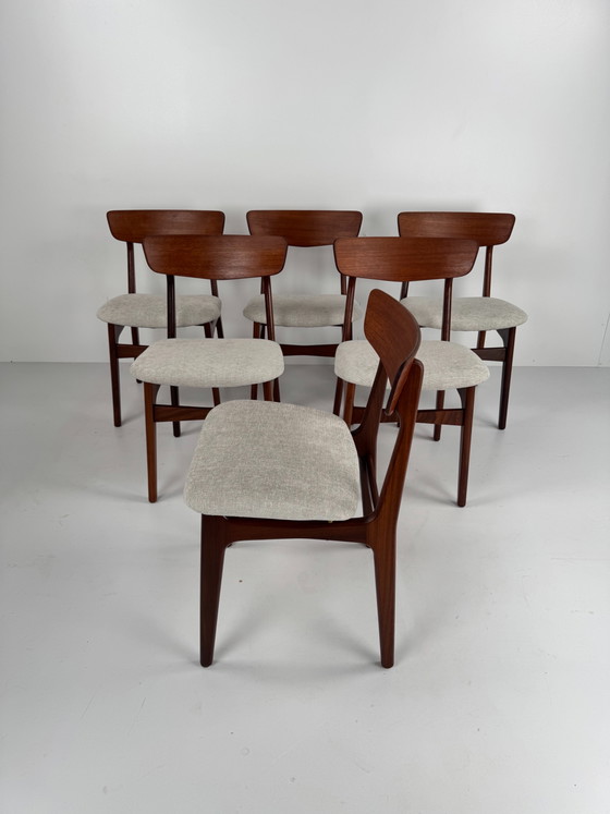 Juego de seis sillas de comedor, Schiønning & Elgaard, Dinamarca, años 60 – Wood (photo 2 of 15)