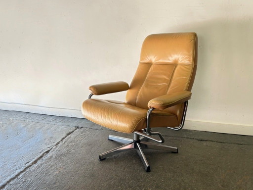 Sillón reclinable escandinavo de cuero de mediados de siglo con estructura cromada, años 60-70. – stoelen fauteuils, Leather