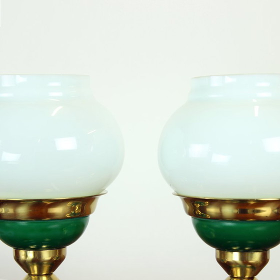 Image 1 of Set tafellampen van opaline glas en messing, Tsjecho-Slowakije 1955