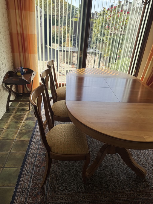 Dining table extendable