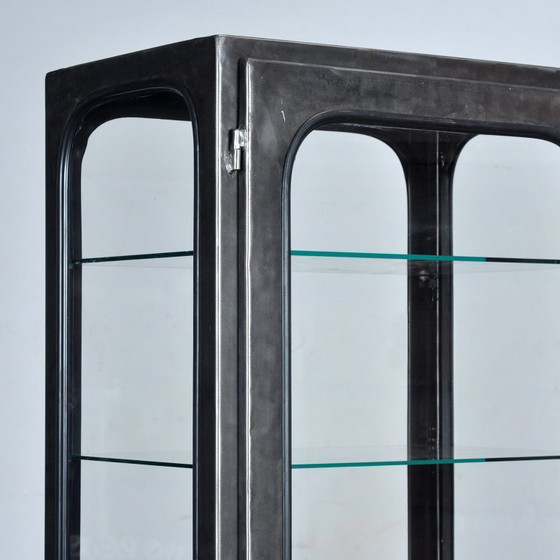 Image 1 of Armoire médicale vintage, années 1970