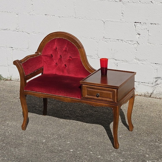 Image 1 of Vintage Franse telefoonbank - Rode fluwelen loveseat - Roddelbank - Stijl Louis XV - jaren 70