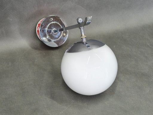 Art Deco wandlamp van chroom en melkwit glas, Tsjecho-Slowakije, jaren 1930