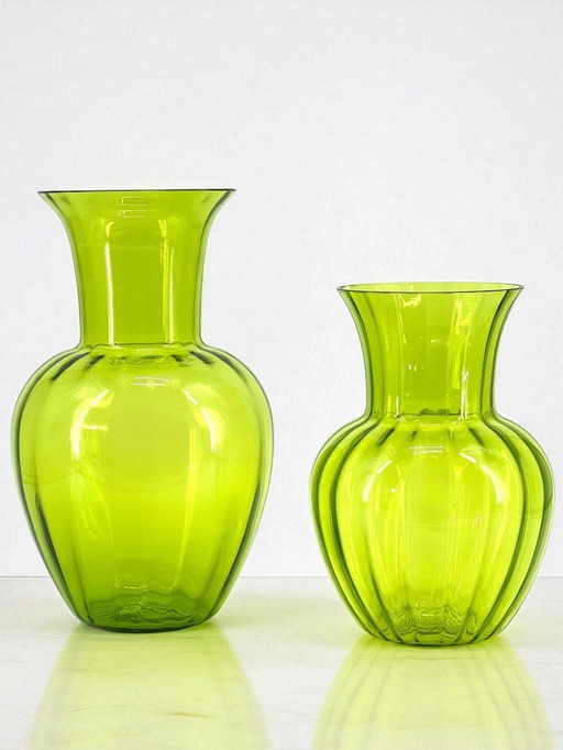 Venezianische Muranoglasvasen – durchscheinender grüner Rigadin-Kristall, mundgeblasen in Murano