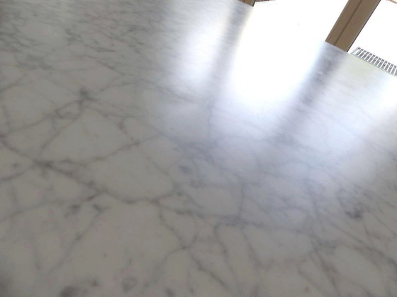 Image 1 of Table " Saarinen Dining Table - Oval " en marbre Statuarietto satiné by KNOLL design Eero Saarinen - 244 cm