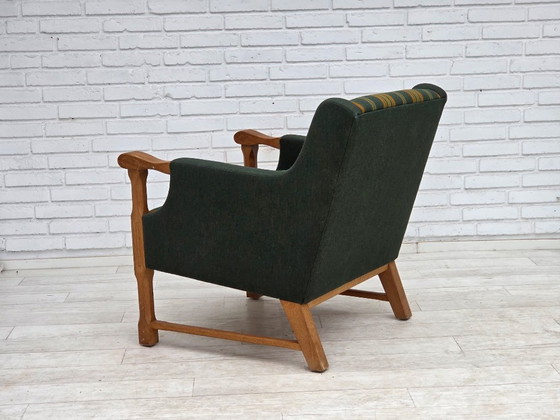 Image 1 of Fauteuil danois des années 1970, en laine verte, avec revêtement en chêne massif.