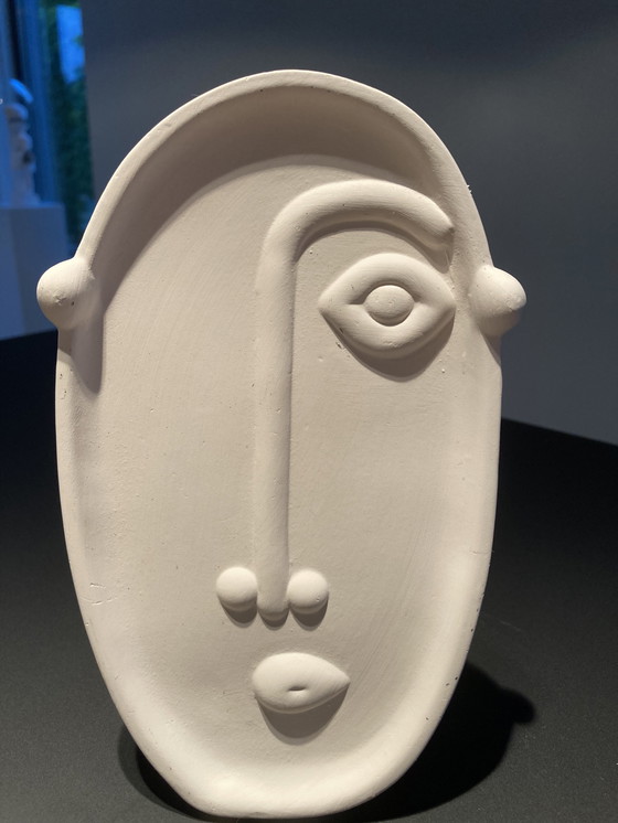 Image 1 of Escultura moderna de rostro estilizado
