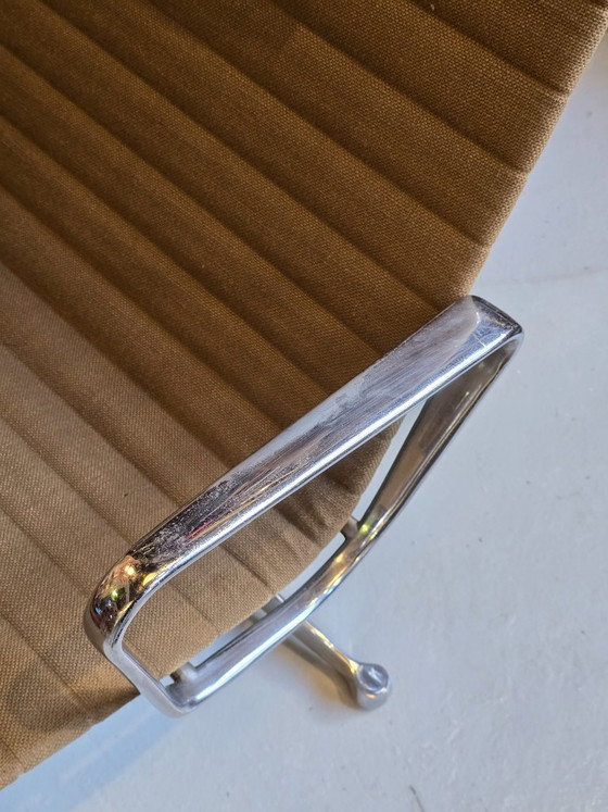 Charles & Ray Eames - Poltrona EA 124 - Aluminum Group, Herman Miller circa 1960/70 – Poltrone, Alluminio (photo 3 of 9)