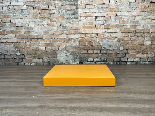 Design coffee table orange