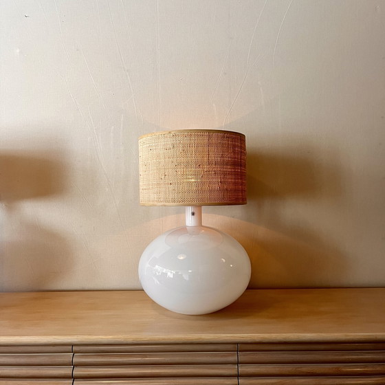 Image 1 of Lampe en verre opalin et abat-jour en rotin Anne Nilsson IKEA