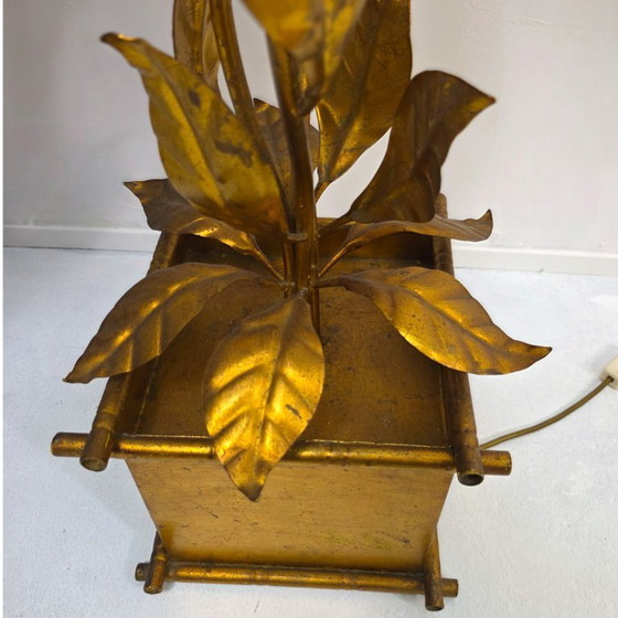 Image 1 of Lámpara floral de Hans Kögl con cuatro flores. Totalmente dorada y hecha a mano.