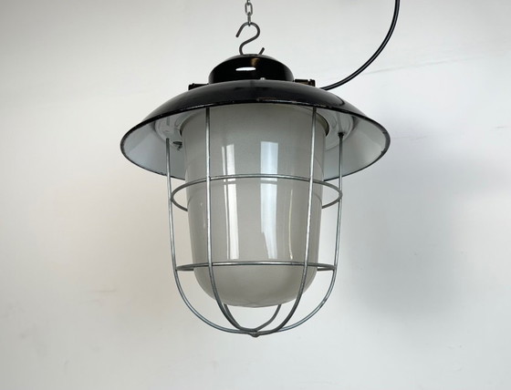 Image 1 of Industriële zwarte geëmailleerde fabriekshanglamp, jaren 60