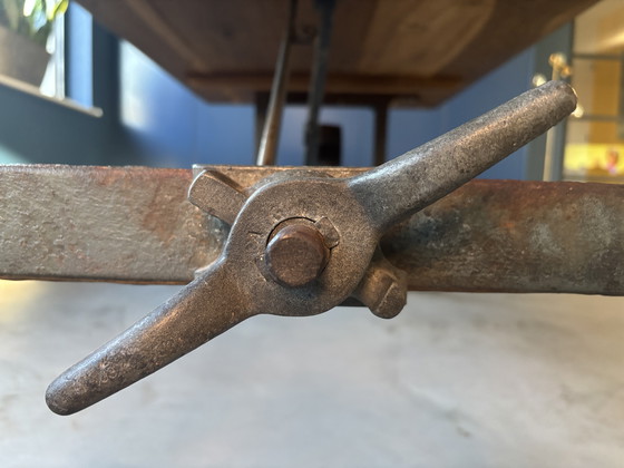 Image 1 of Table de salle à manger industrielle unique