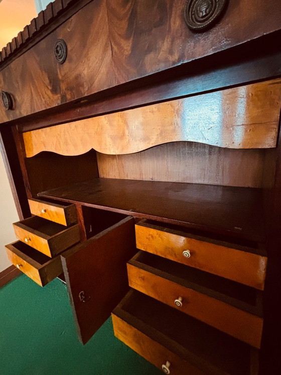 Image 1 of Escritorio antiguo de caoba