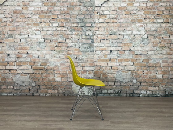 Image 1 of Vitra DSR giallo
