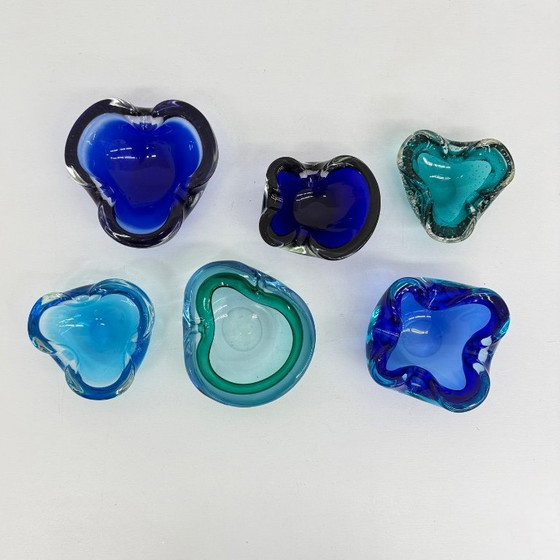 Image 1 of 1 van 6 Mid century design blue murano glass bowls, 1970’s