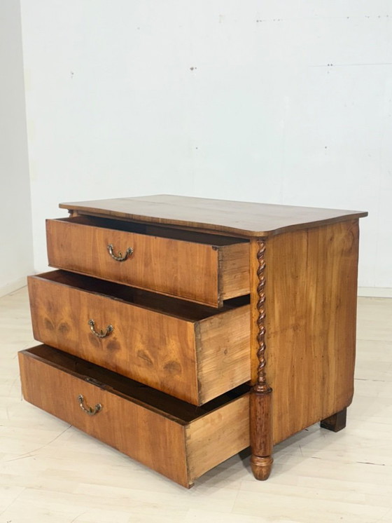 Image 1 of Commode Art nouveau, armoire à linge, lavabo, meuble de salon vers 1900