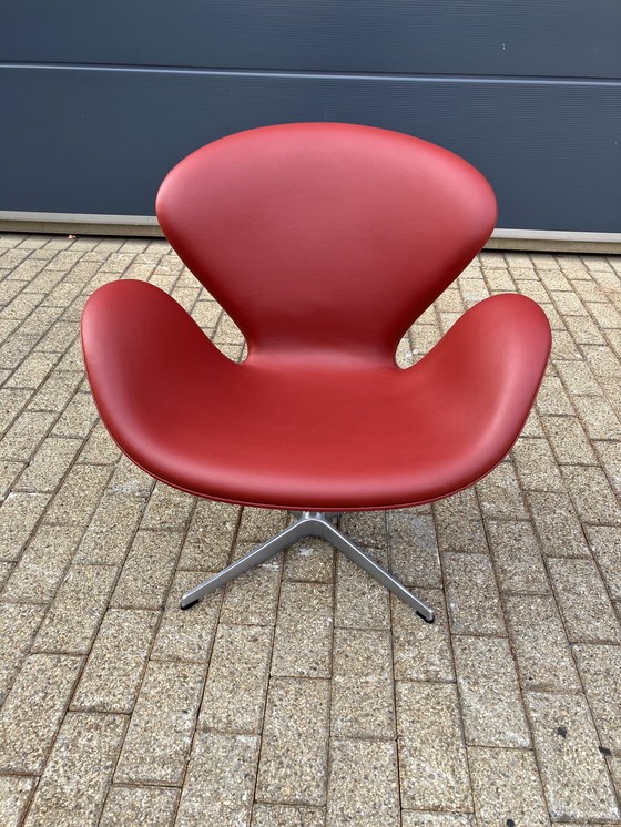 Image 1 of Silla Fritz Hansen Swan en cuero rojo indio, ¡¡¡NUEVA!!!