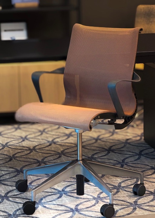 Chaise Setu de Herman Miller – Mangue (Remise à neuf)