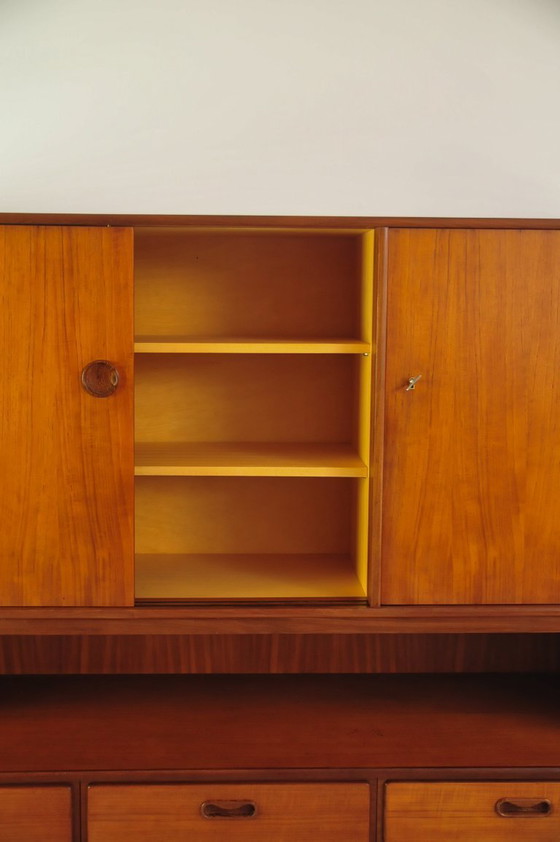 Image 1 of vintage Deens dressoir high board