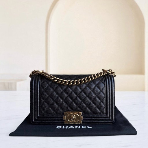 Chanel Boy Old Medium - Caivar gewatteerd generfd kalfsleer, zwart ruthenium, gouden hardware, serie 19