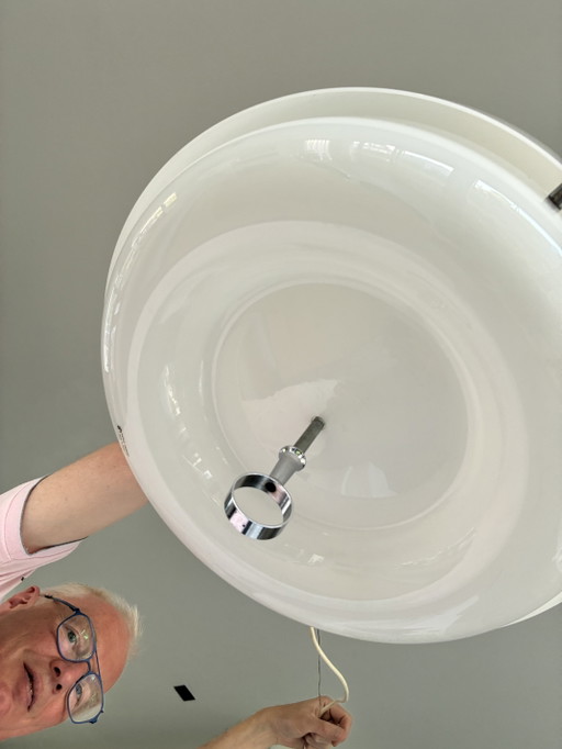 Lampada a sospensione vintage Harvey Guzzini Big Bud. In ottime condizioni.