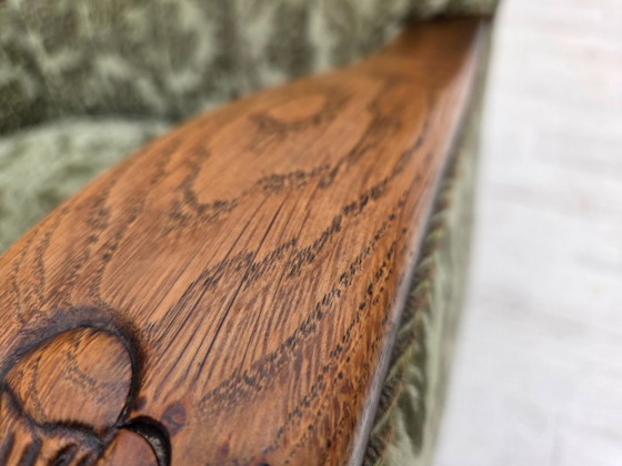 Image 1 of 1960er Jahre, Dänischer Sessel, grüner Möbelvelours, massives Eichenholz.