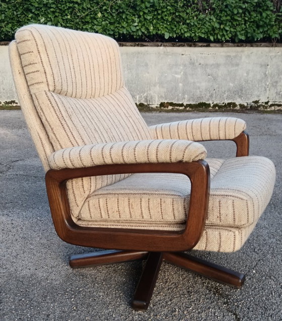 Image 1 of Drehsessel und Hocker aus der Mitte des 20. Jahrhunderts (1970er Jahre)