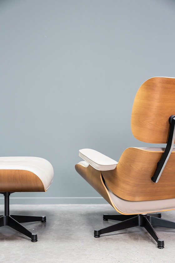Image 1 of Sillón Eames + otomana