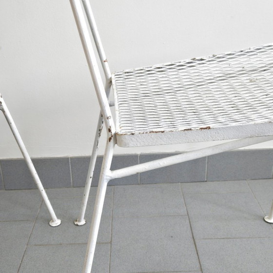 Image 1 of Een paar vintage witte gelakte metalen stoelen uit de jaren 50 van DLG Mathieu Matégot.