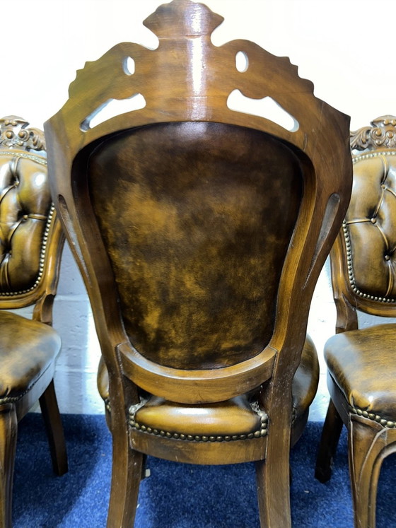 Image 1 of 6 chaises de salle à manger Chesterfield baroques en cuir