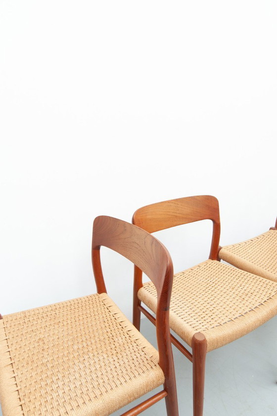 Image 1 of 4x chaises de salle à manger modèle 75 en teck par Niels Otto Møller pour J. L. Møller Möbelfabrik (années 1950)