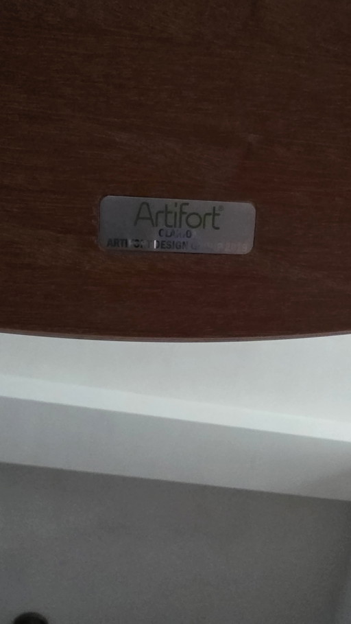 Artifort table Clarion with Verner panton chairs