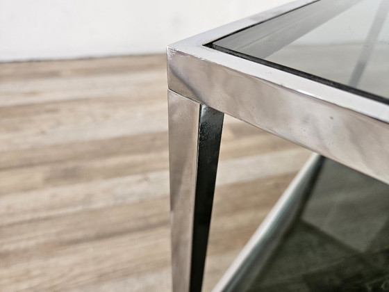 1970er Beistelltisch aus Stahl mit zwei Rauchglasböden – Couchtische, Metal (photo 12 of 12)