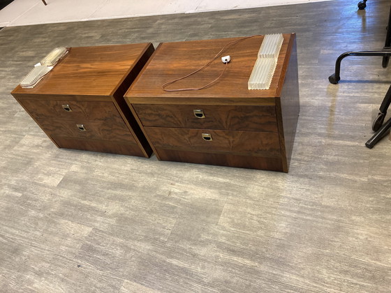 Image 1 of Außergewöhnlicher 5-türiger Kleiderschrank in Nussbaum-Hochglanzfurnier