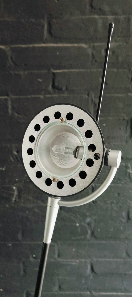 Image 1 of Exklusive Oligo-Stehleuchte aus Fiberglas