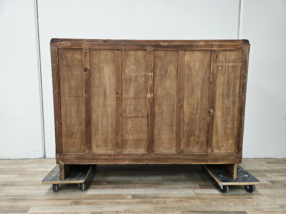 Image 1 of Commode Art déco des années 1940 en noyer, à 4 tiroirs et poignées en laiton