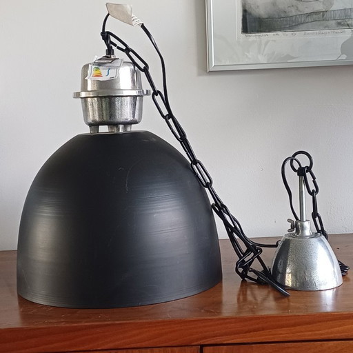 Suspension industrielle noire, marque PDMT