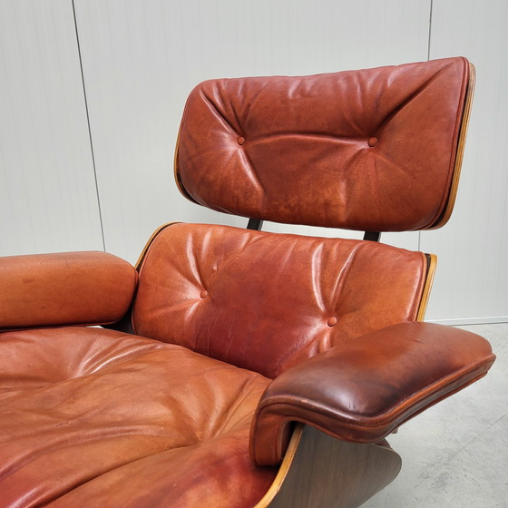 Image 1 of Vintage Walnut Eames Lounge Chair By Herman Miller 1960S