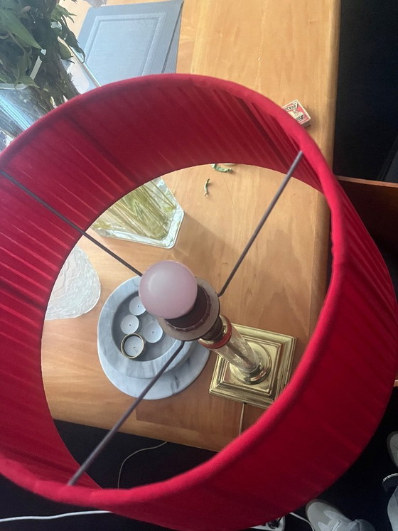 Image 1 of 2 elegantes lámparas de mesa con pantalla plisada roja