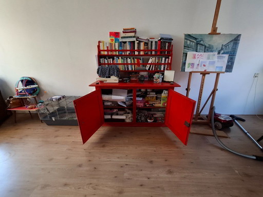 Buffet avec porte-assiettes