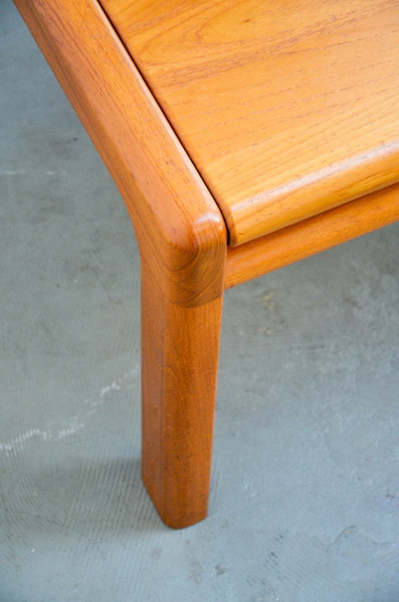 Image 1 of Massieve vintage teakhouten salontafel, bijzettafel in mid-century design, jaren 70