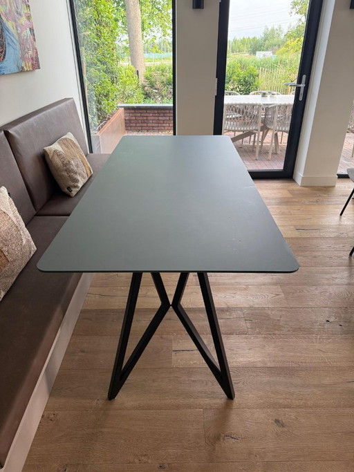 Table à manger Studio HENK
