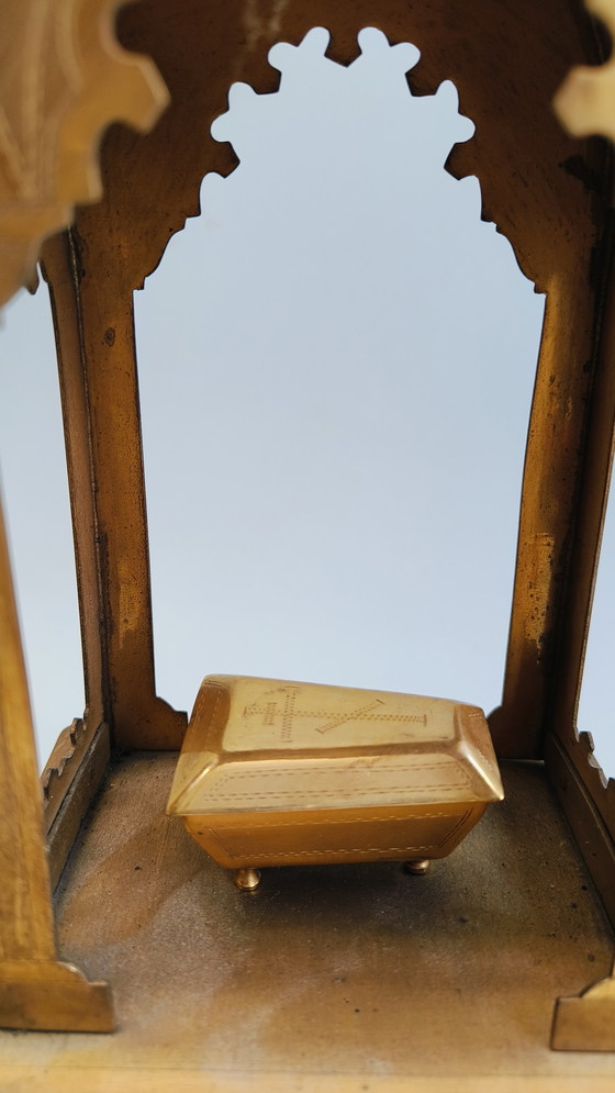 Image 1 of Osteuropäischer orthodoxer christlicher Reliquienaltar