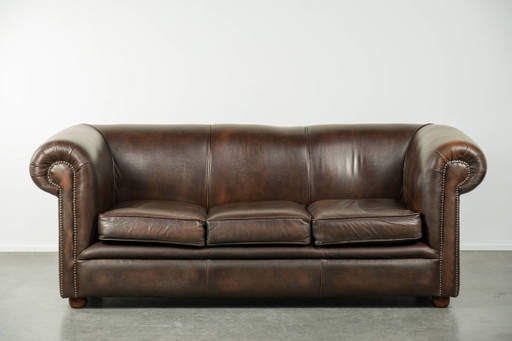 Set di lusso in pregiata pelle bovina marrone, composto da un elegante divano Chesterfield e una poltrona. (photo 2 of 26)