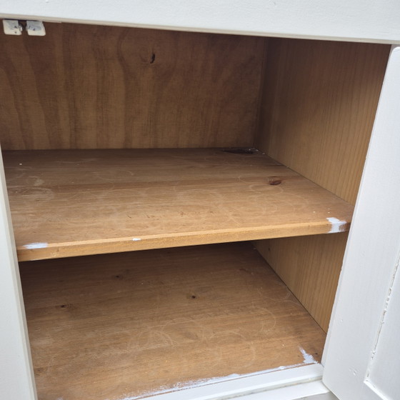 Image 1 of Landelijke witte commode kast met 2 lades en opbergruimte