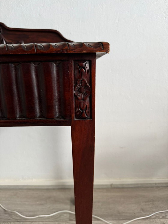 Image 1 of Mooi uitgesneden Edwardiaanse stijl bijzet-tafel