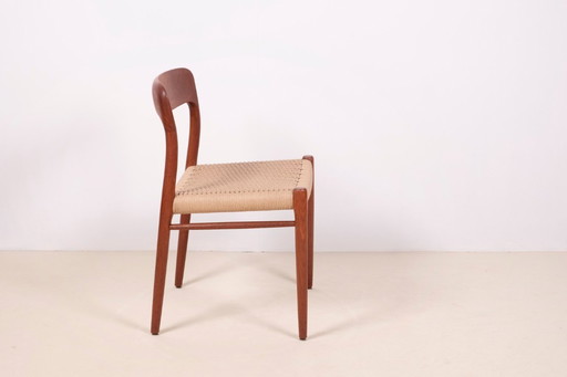 1x Niels Møller Model 75 in teak, jaren 1960 Denemarken