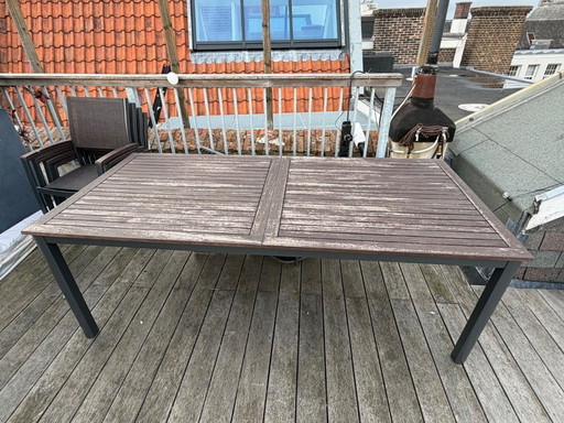 Tuintafel 100x210/300 en 4x stapelstoel