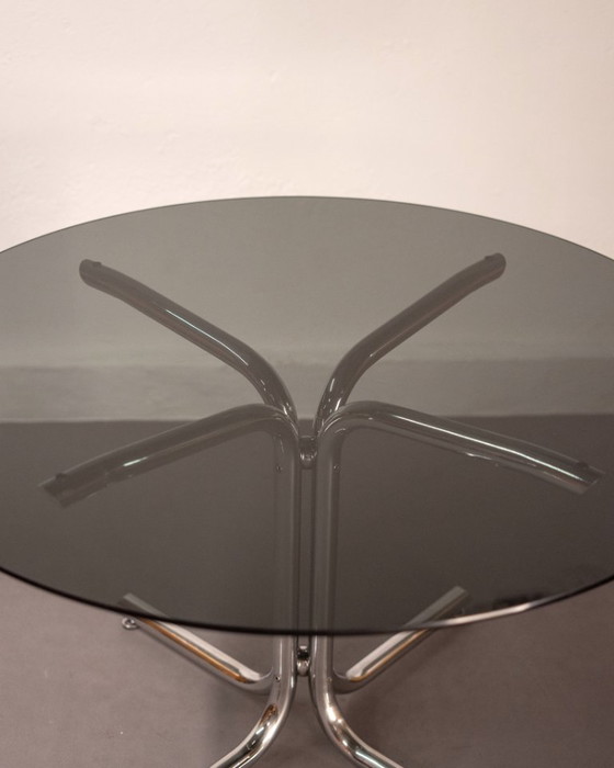 Image 1 of Mesa de comedor redonda italiana de acero cromado tubular y cristal ahumado, 1960